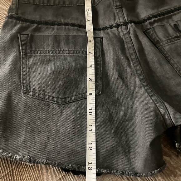 Women’s FP Free People Black Distressed Zipper Fly jean Shorts size 28 - Picture 6 of 6